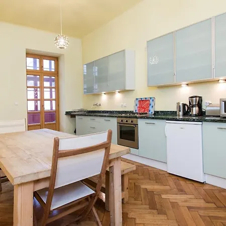 140sqm, 3bdr, 2bth Stanislas In Location Apartman *