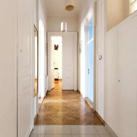 140sqm, 3bdr, 2bth Stanislas In Location 크라쿠프